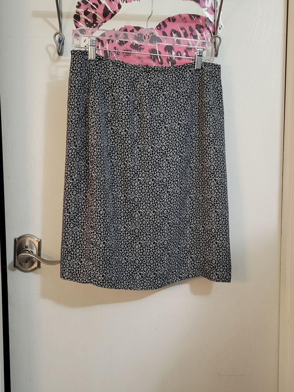 Classic Black & White Pencil Skirt - Sleek Everyday Style